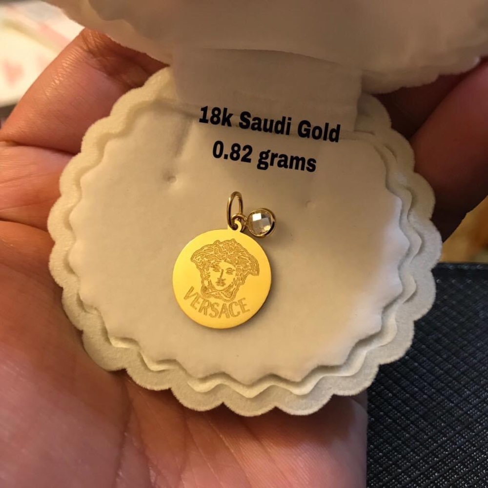 18k gold pendant
